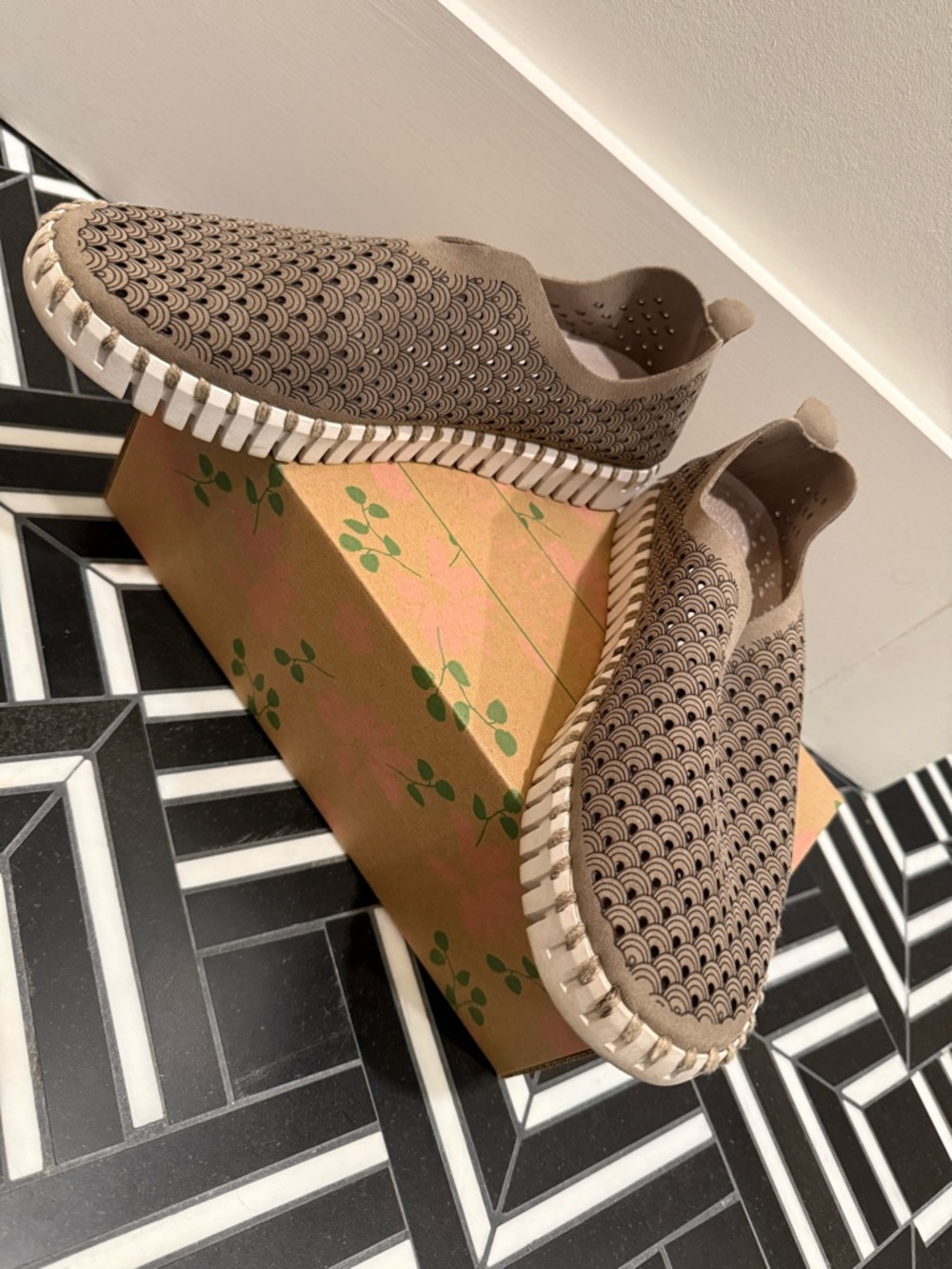 Ilse Jacobsen Taupe (“falcon”) Slip-On Flats with Scallop Pattern